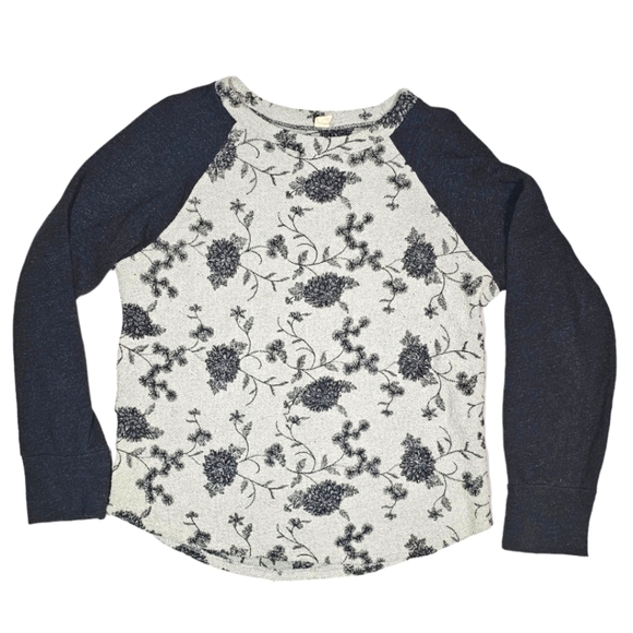 Lazy Sundays Floral Raglan Sweater Top Size Small Black Grey - Picture 1 of 3